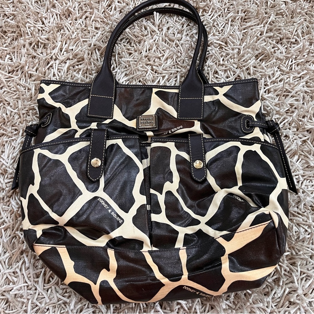 Dooney and Bourke outlet giraffe print tote bag